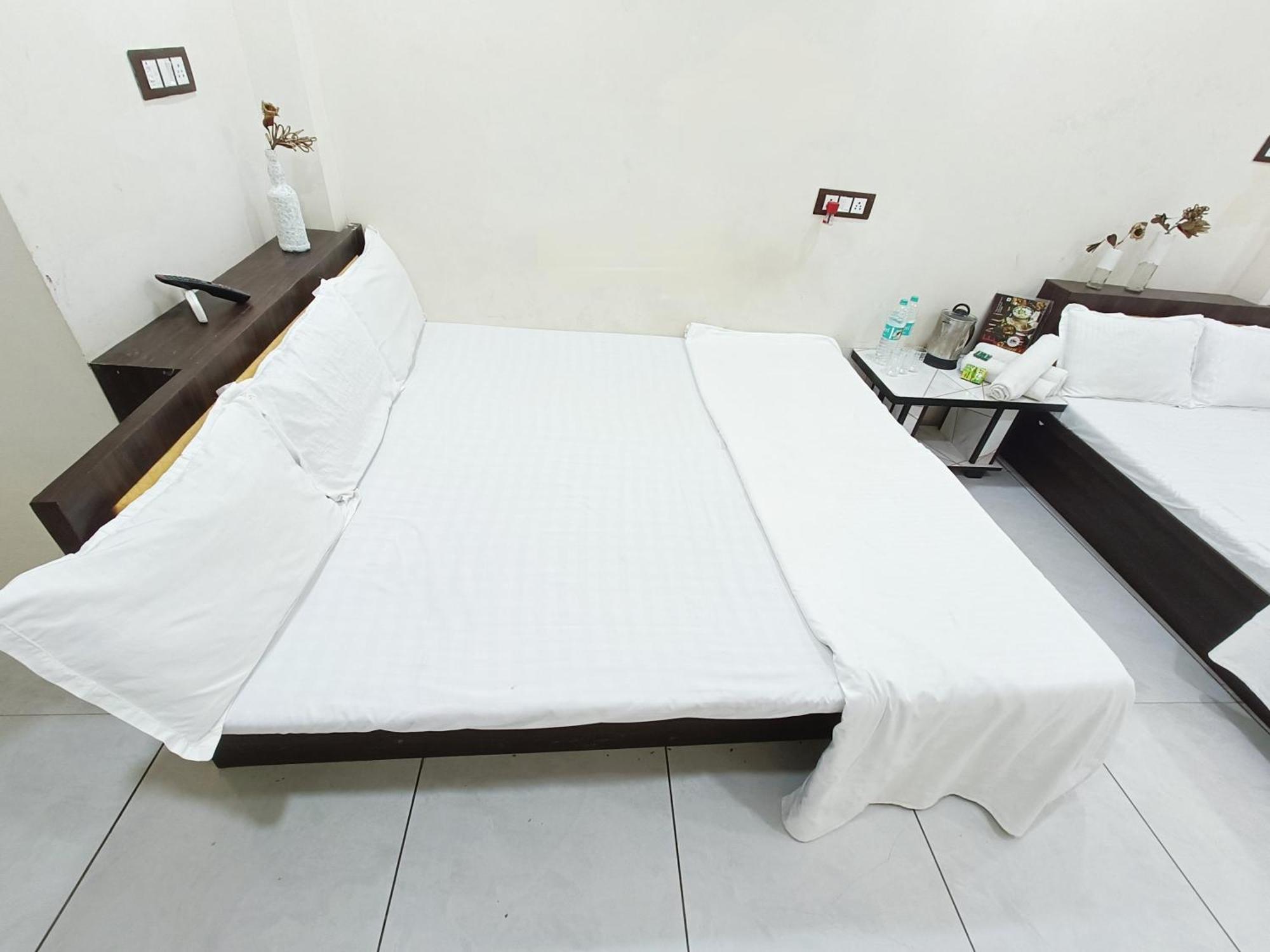 Ginger Hotels Ujjain Tower Kshipra Inn-Family Stay Airconditioned Hotel Exterior foto