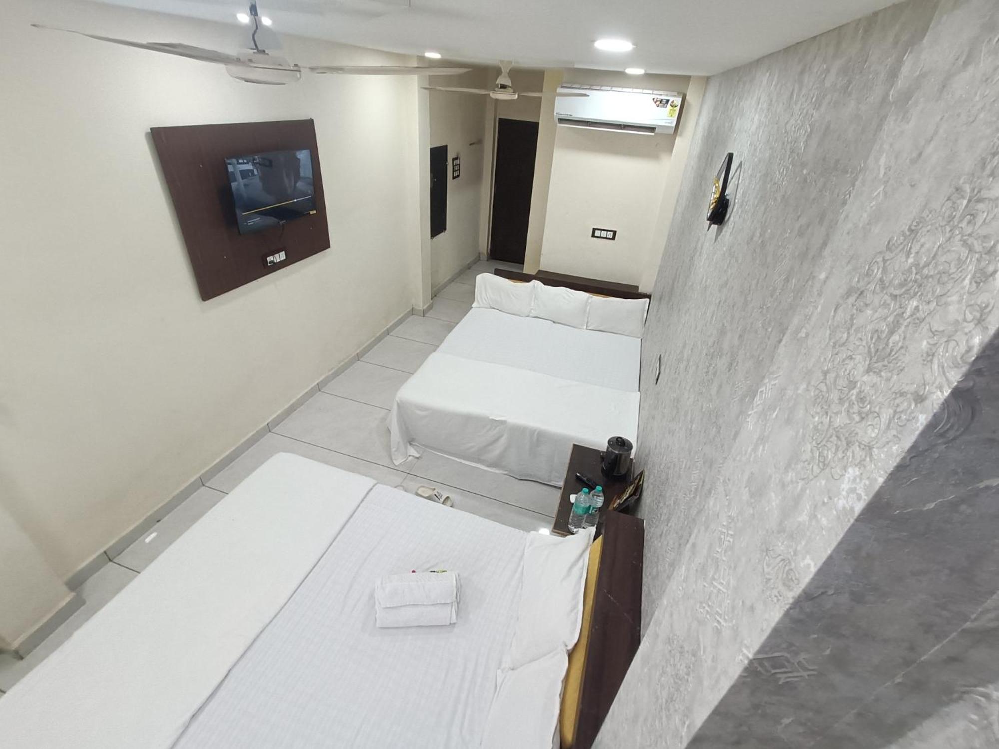 Ginger Hotels Ujjain Tower Kshipra Inn-Family Stay Airconditioned Hotel Exterior foto